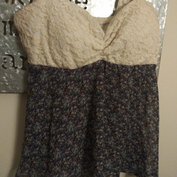 Lace top - Picture 2 of 5